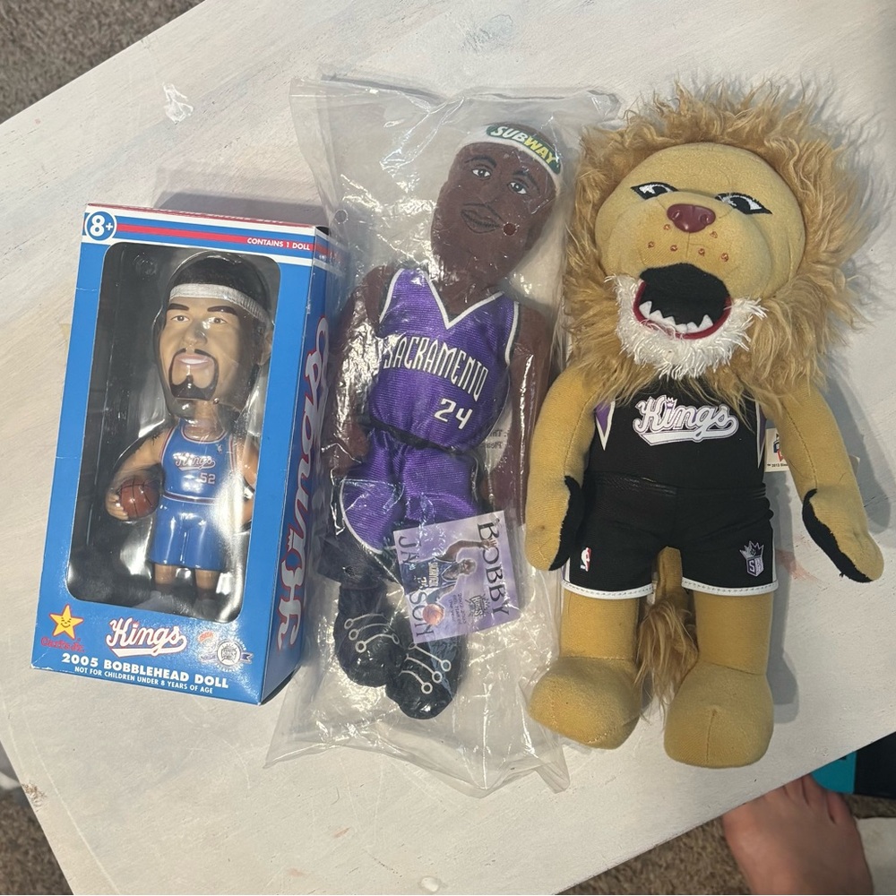 Sacramento Kings Bundle! Basketball collectibles, Samson, Bobby Jackson, Miller
